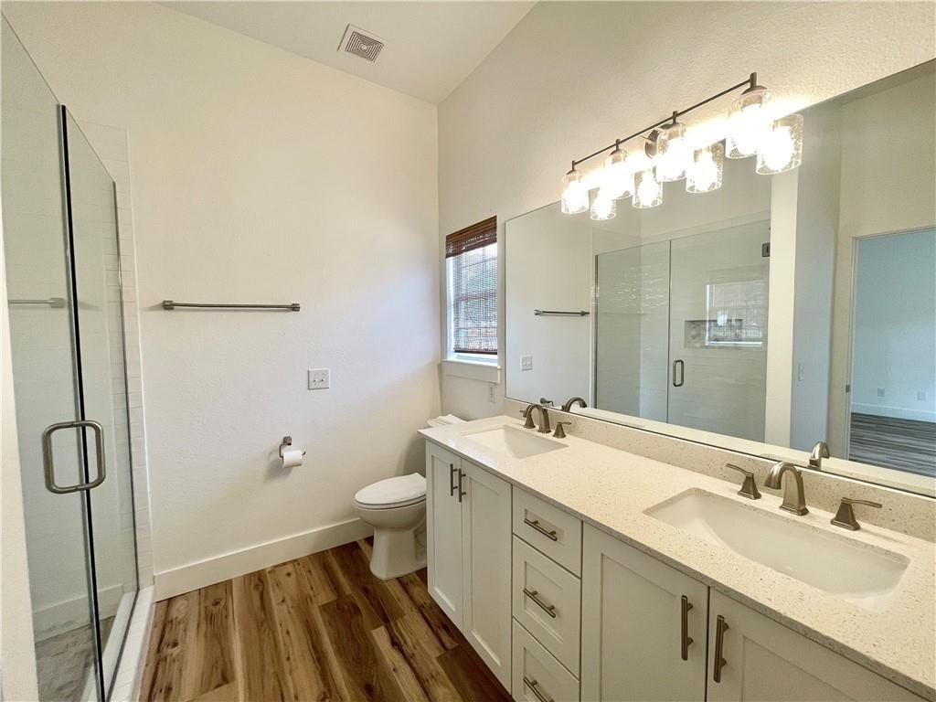 104 Cowal Drive S Briarcliff TX 78669