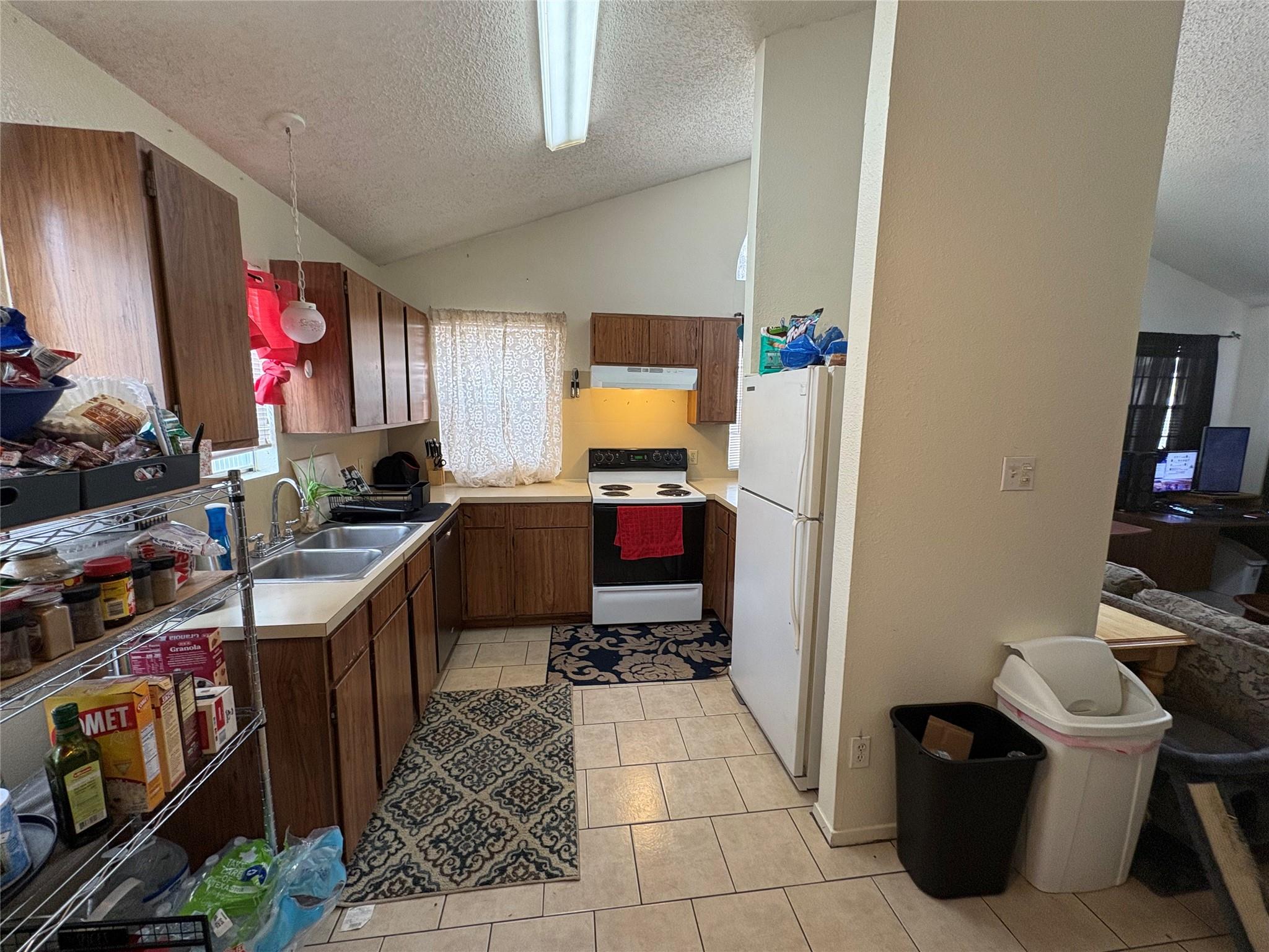 8811-B Pineridge Drive Austin TX 78729