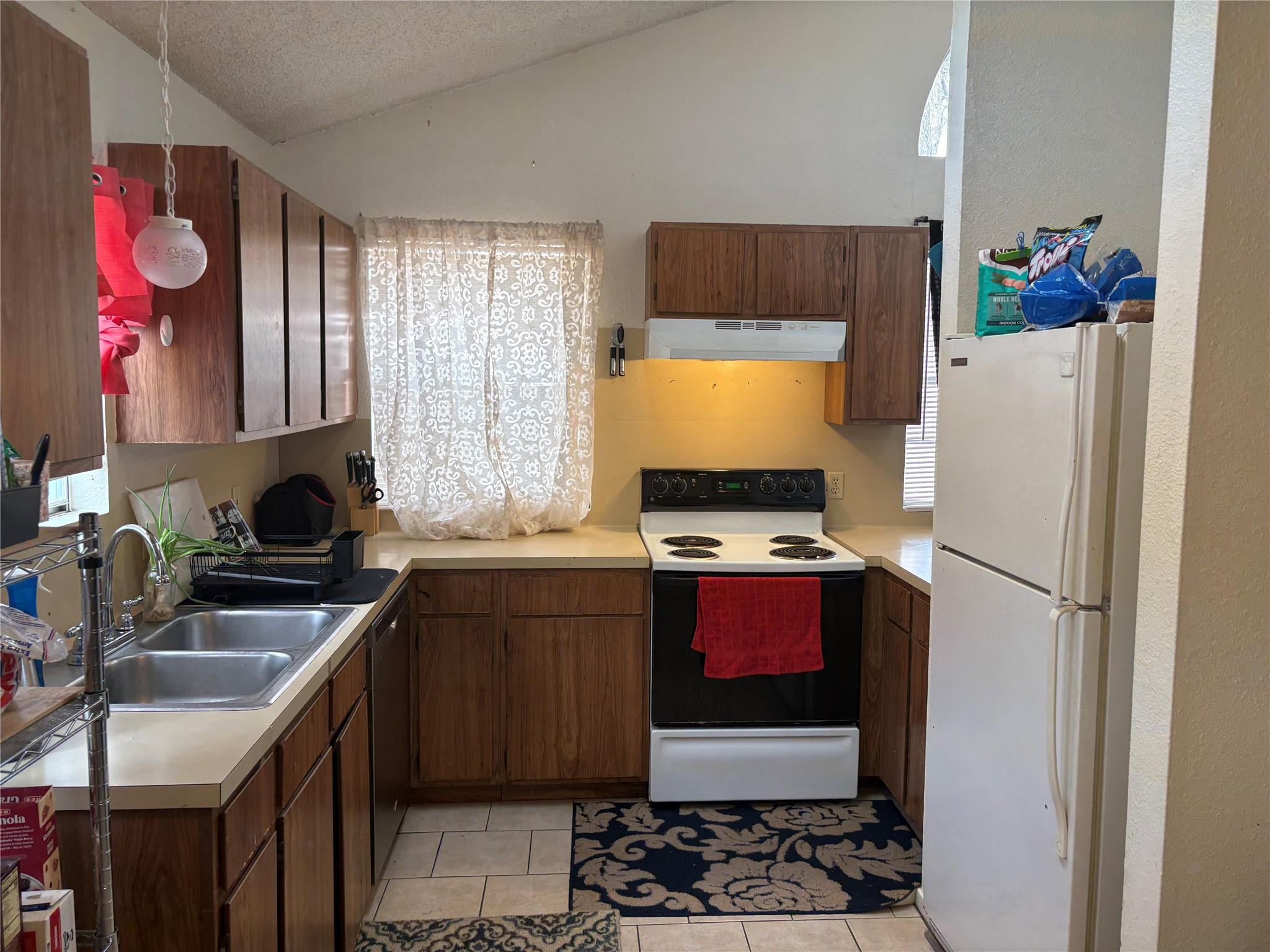8811-B Pineridge Drive Austin TX 78729