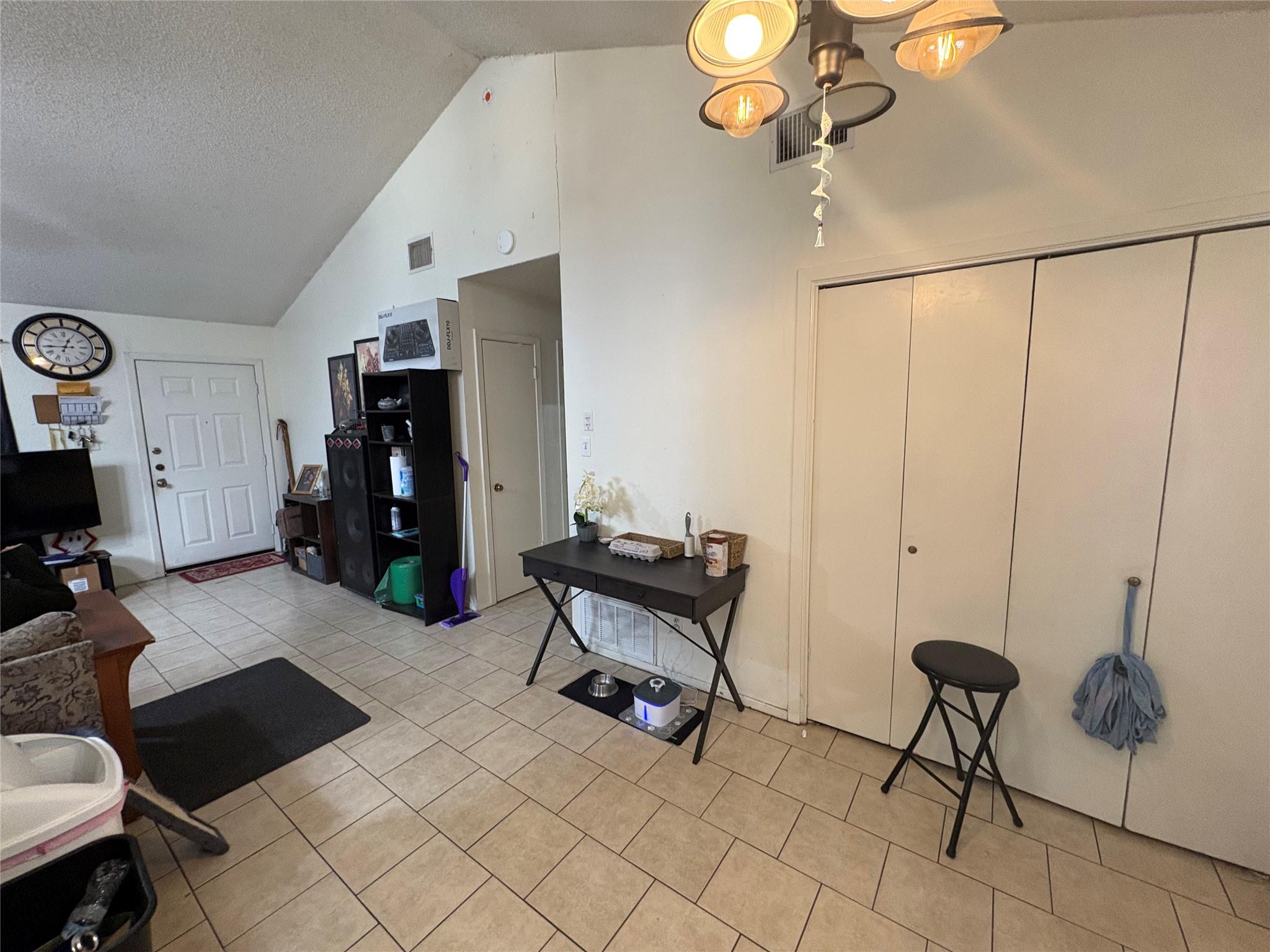 8811-B Pineridge Drive Austin TX 78729