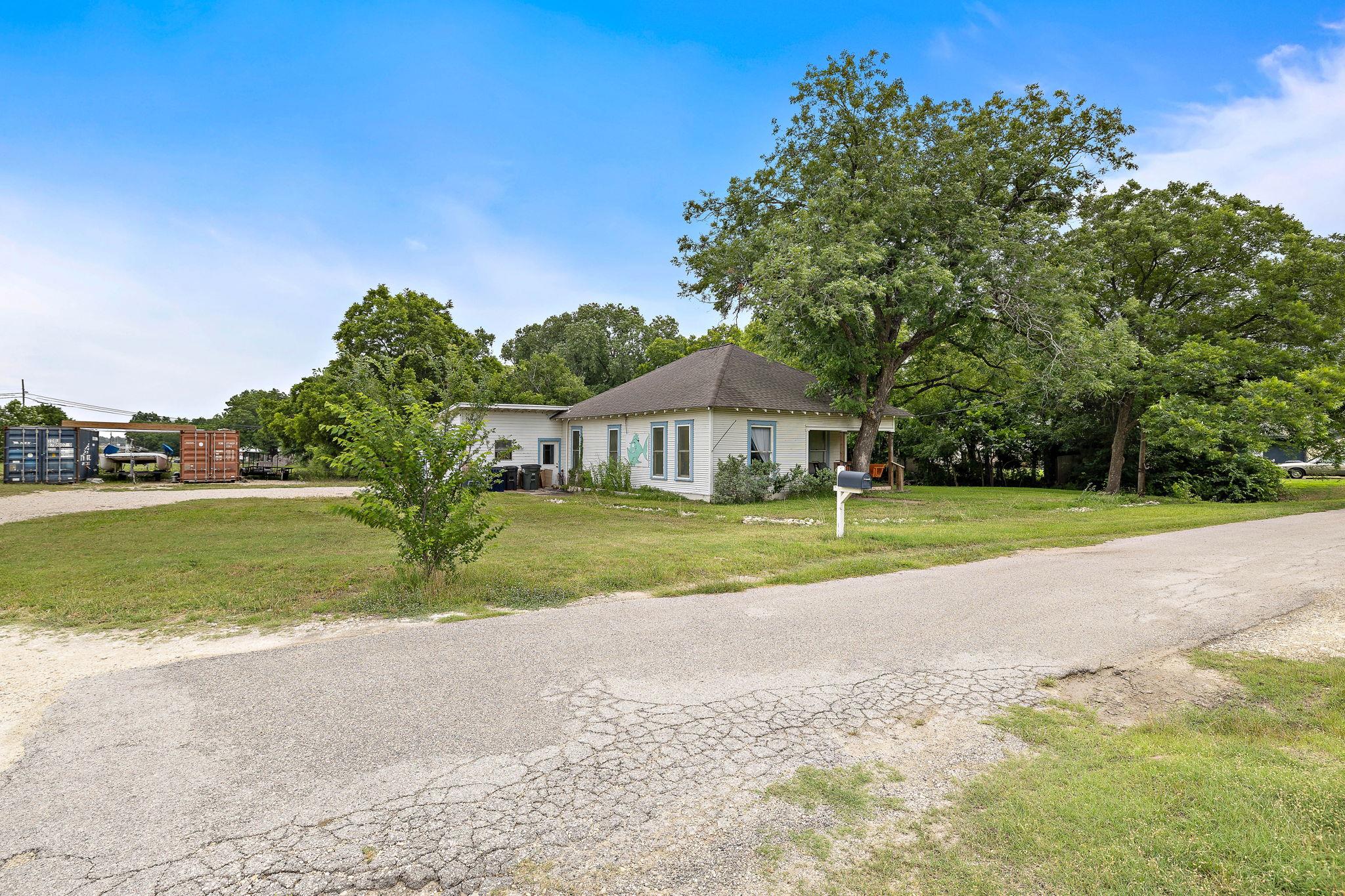 103 E Willis Street Leander TX 78641
