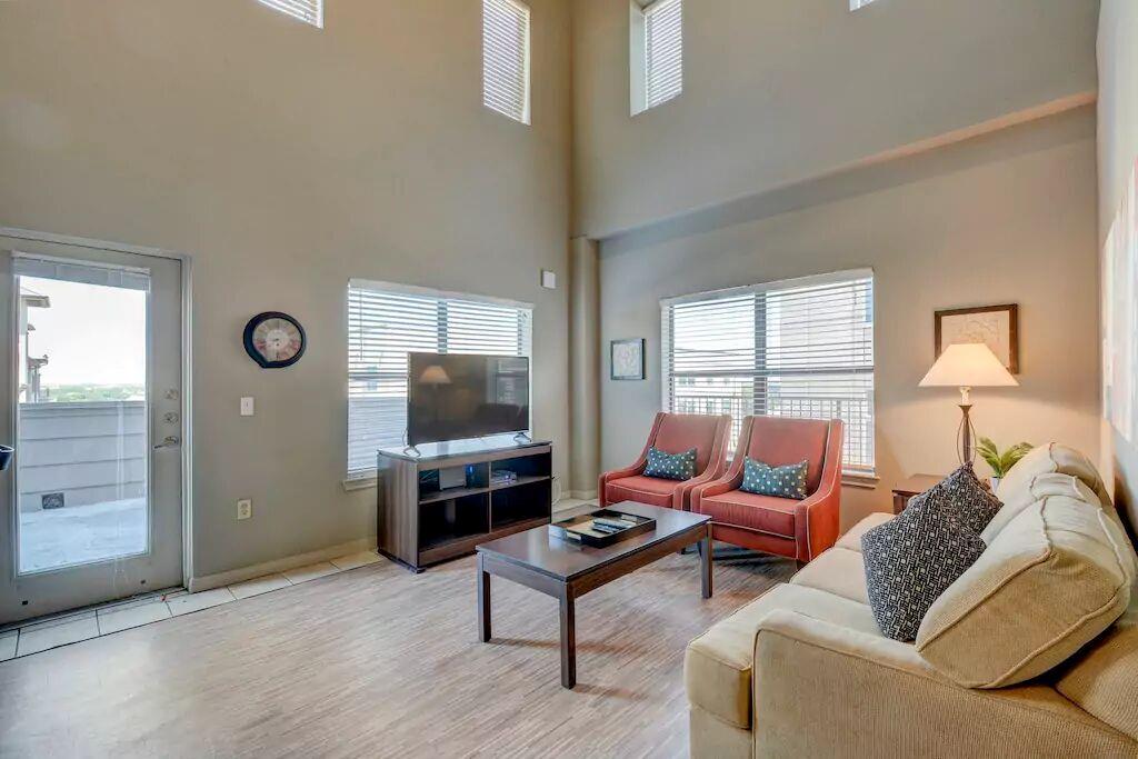 2515 Pearl Austin TX 78705