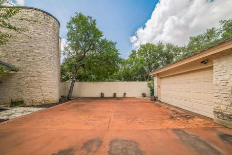 1 Crystal Springs Court The Hills TX 78738