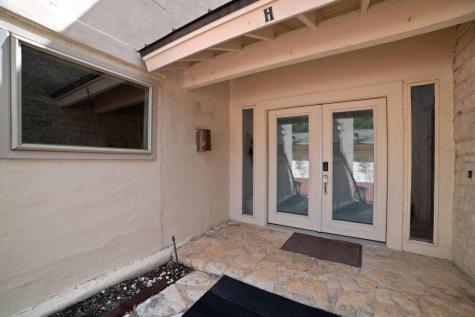 1 Crystal Springs Court The Hills TX 78738