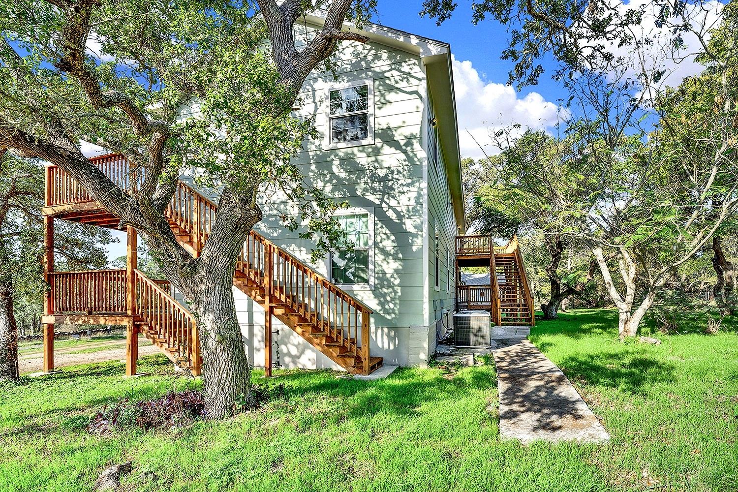207 Oakwood Loop San Marcos TX 78666