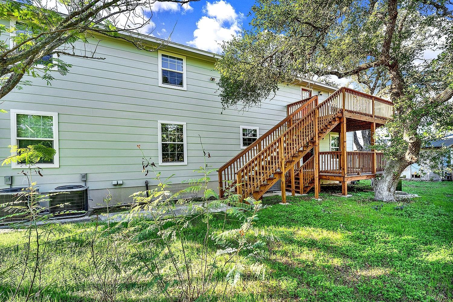 207 Oakwood Loop San Marcos TX 78666