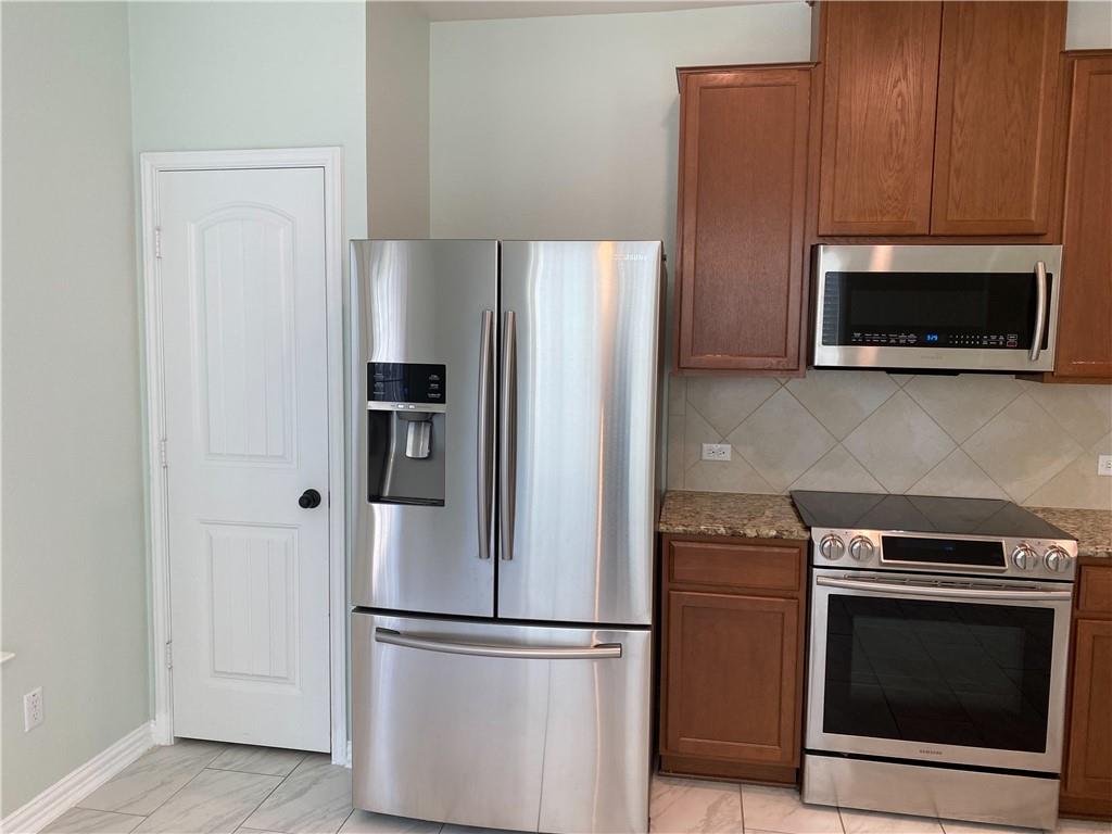 712 Estes Park Taylor TX 76574