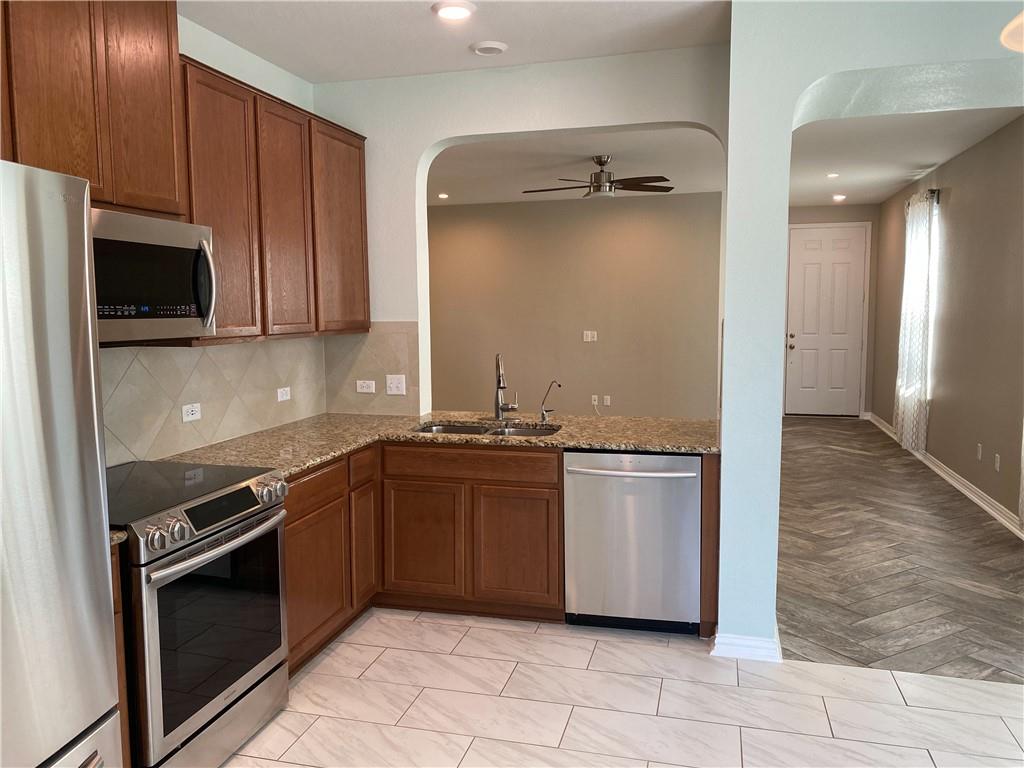 712 Estes Park Taylor TX 76574