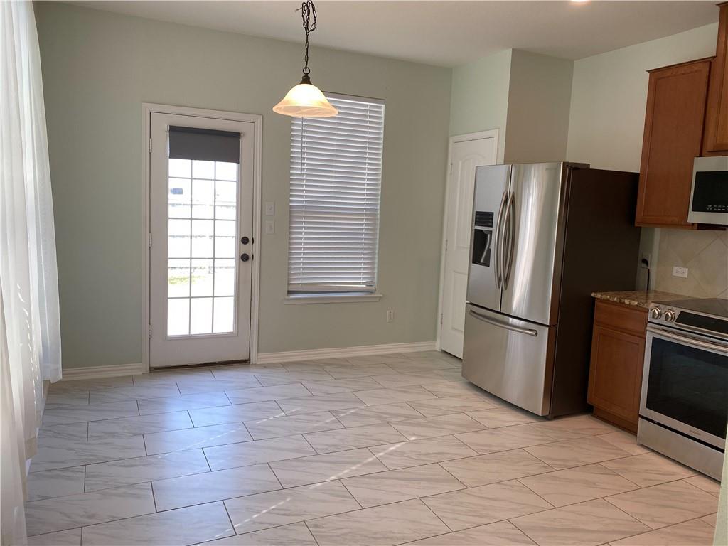 712 Estes Park Taylor TX 76574