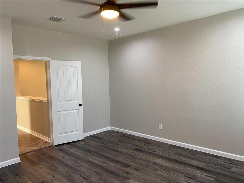 712 Estes Park Taylor TX 76574