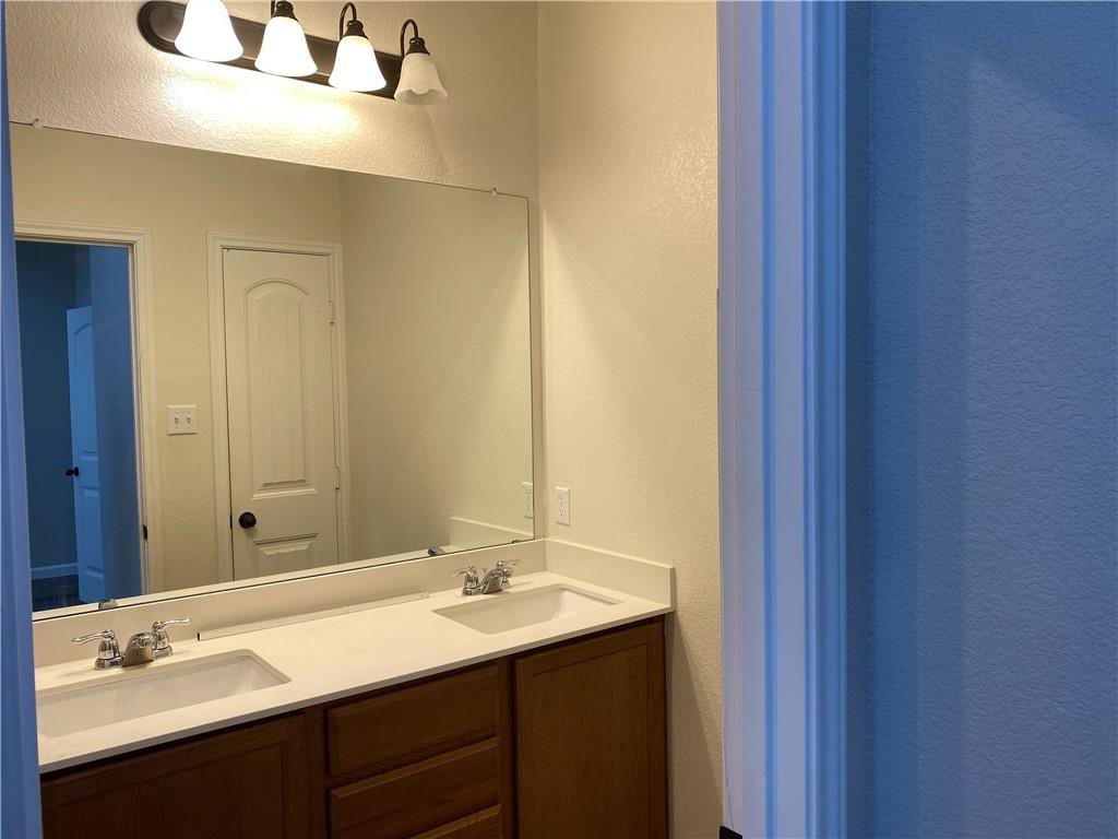 712 Estes Park Taylor TX 76574