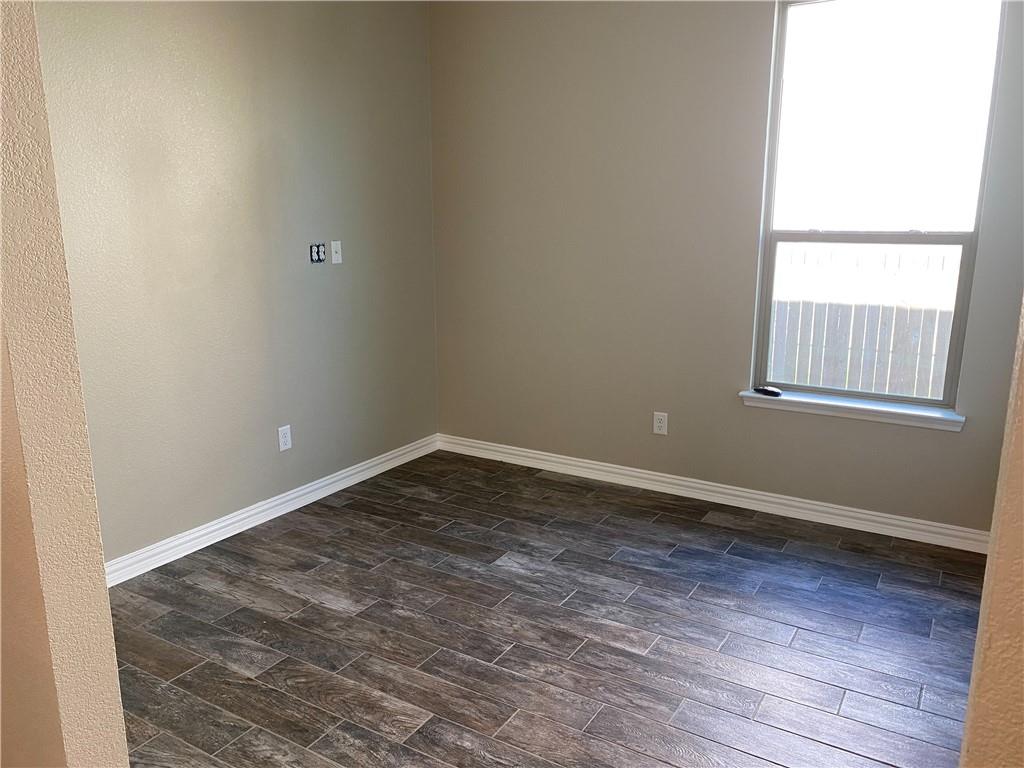 712 Estes Park Taylor TX 76574