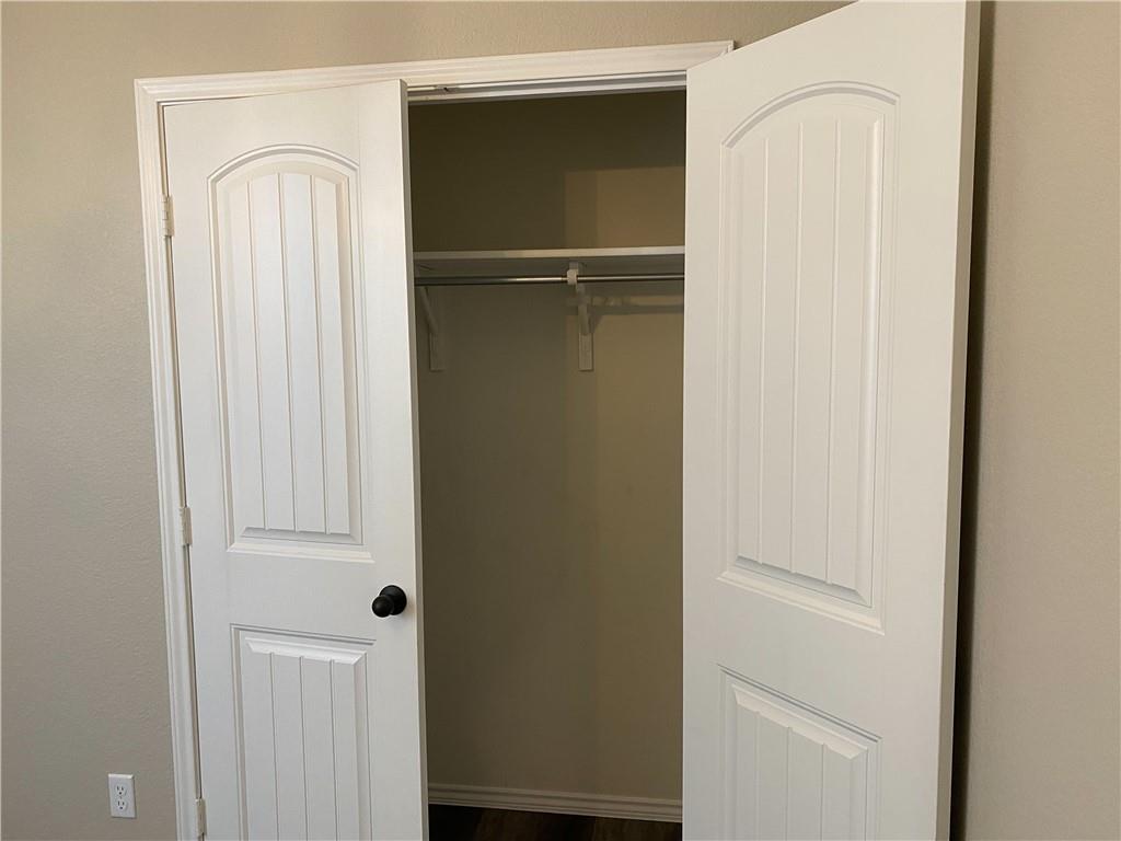 712 Estes Park Taylor TX 76574