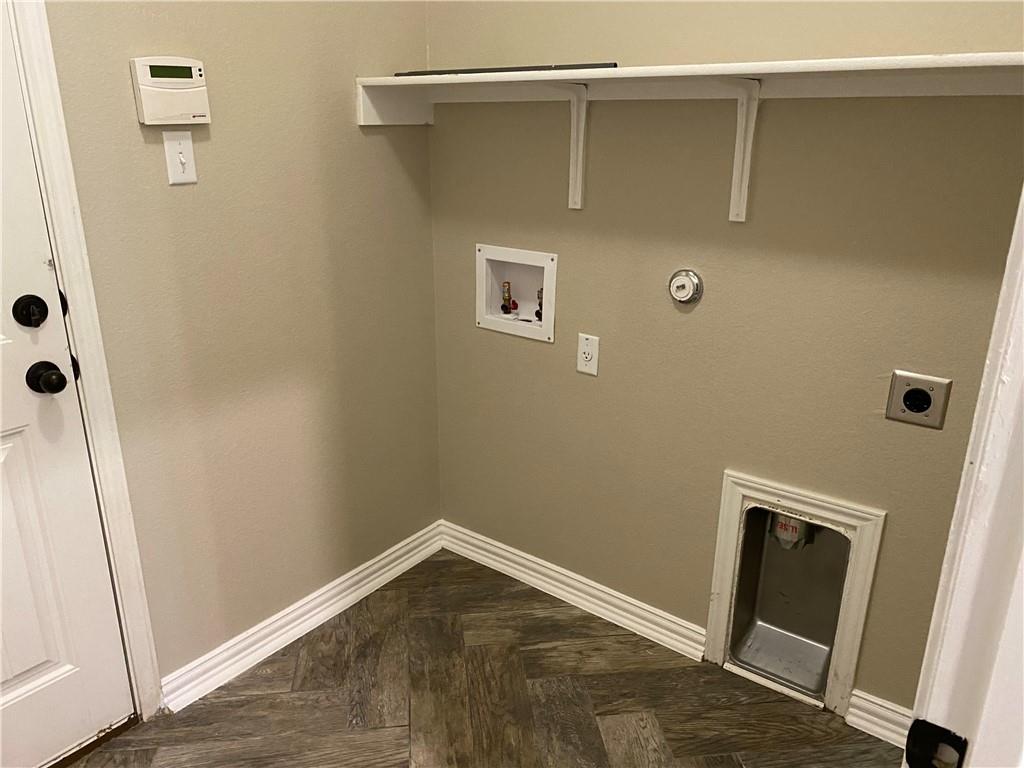 712 Estes Park Taylor TX 76574