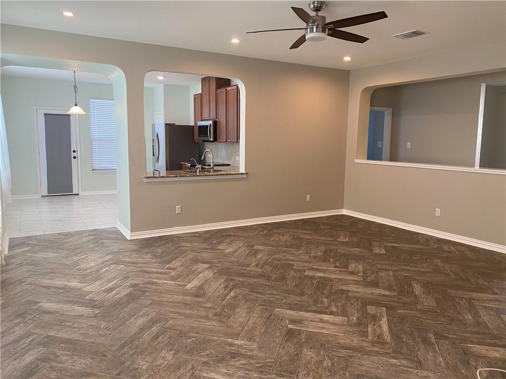 712 Estes Park Taylor TX 76574