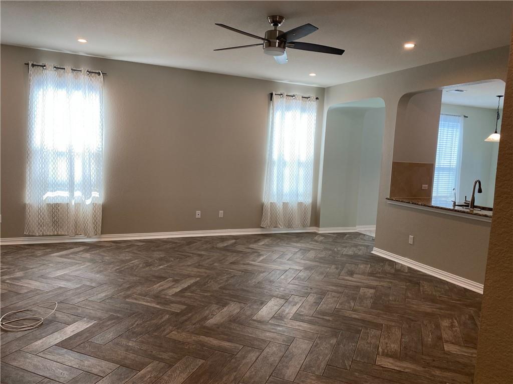 712 Estes Park Taylor TX 76574