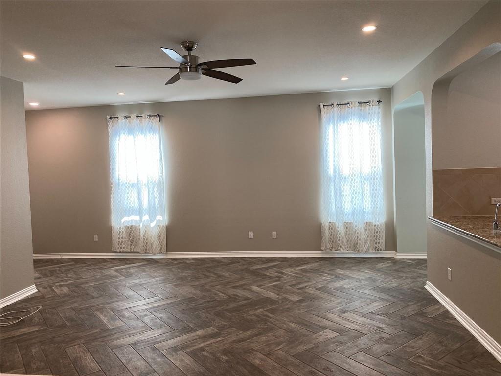 712 Estes Park Taylor TX 76574