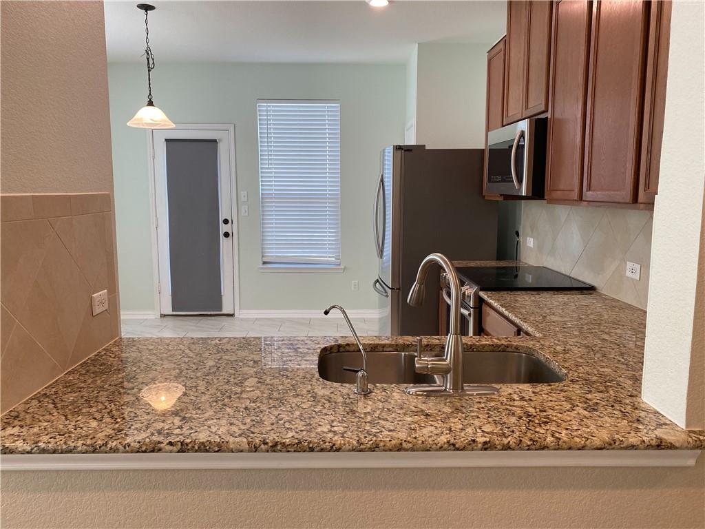 712 Estes Park Taylor TX 76574