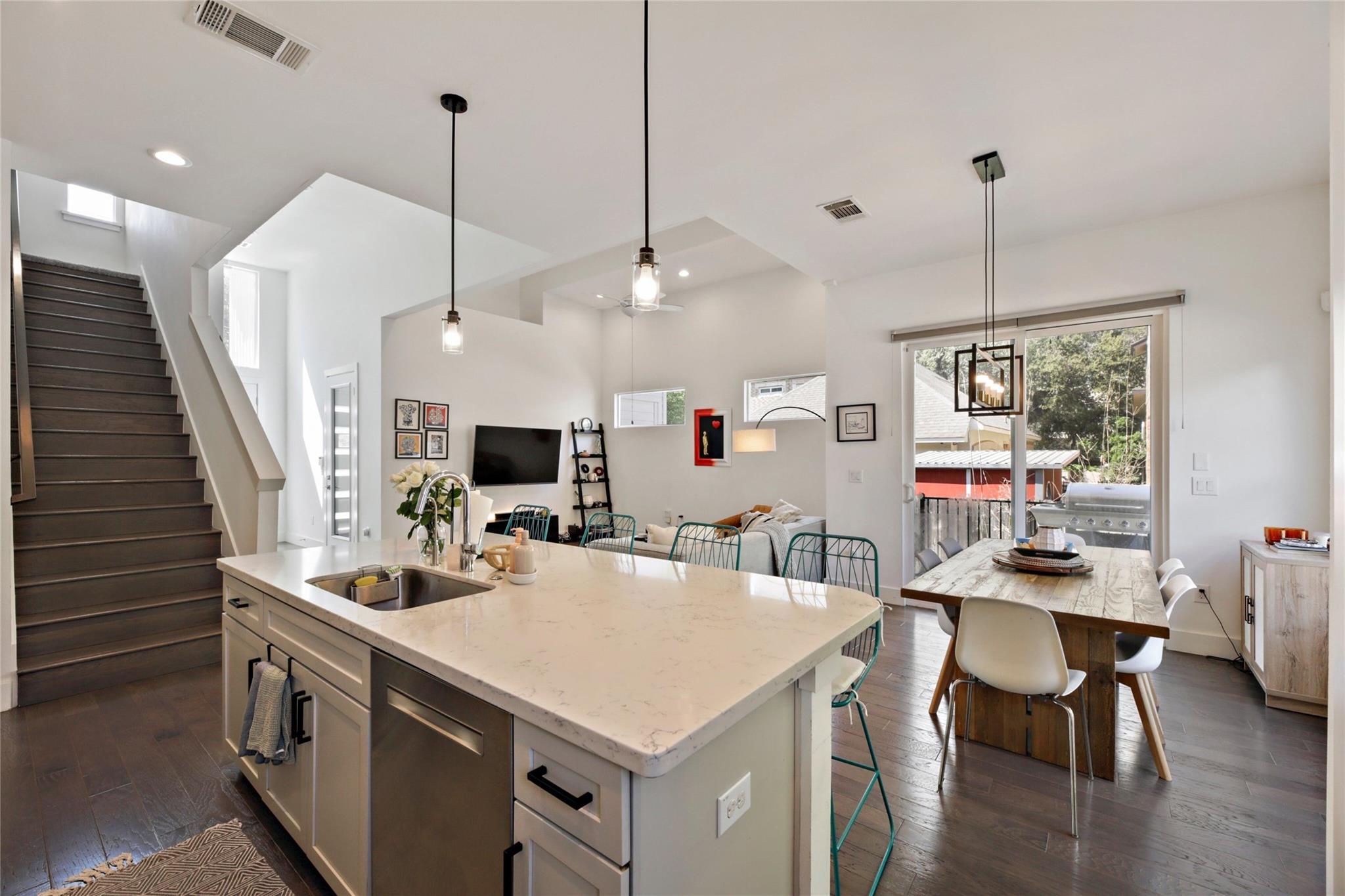 904 Catalpa Street Austin TX 78702
