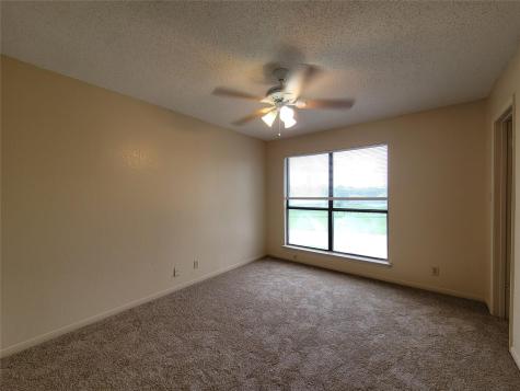 2804 Bull Run Taylor TX 76574