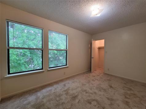 2804 Bull Run Taylor TX 76574