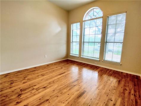 1009 Horseman Cove Round Rock TX 78665