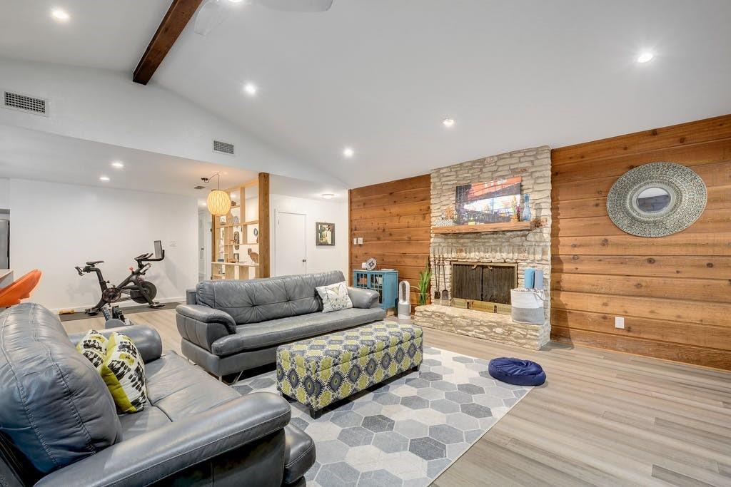 2710 Deeringhill Drive Austin TX 78745