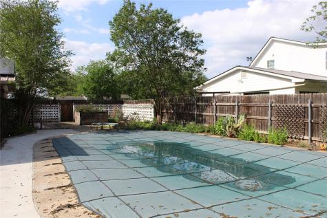1010 W Live Oak Street Lockhart TX 78644