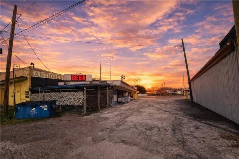 1613 S Staples Street Corpus Christi TX 78404