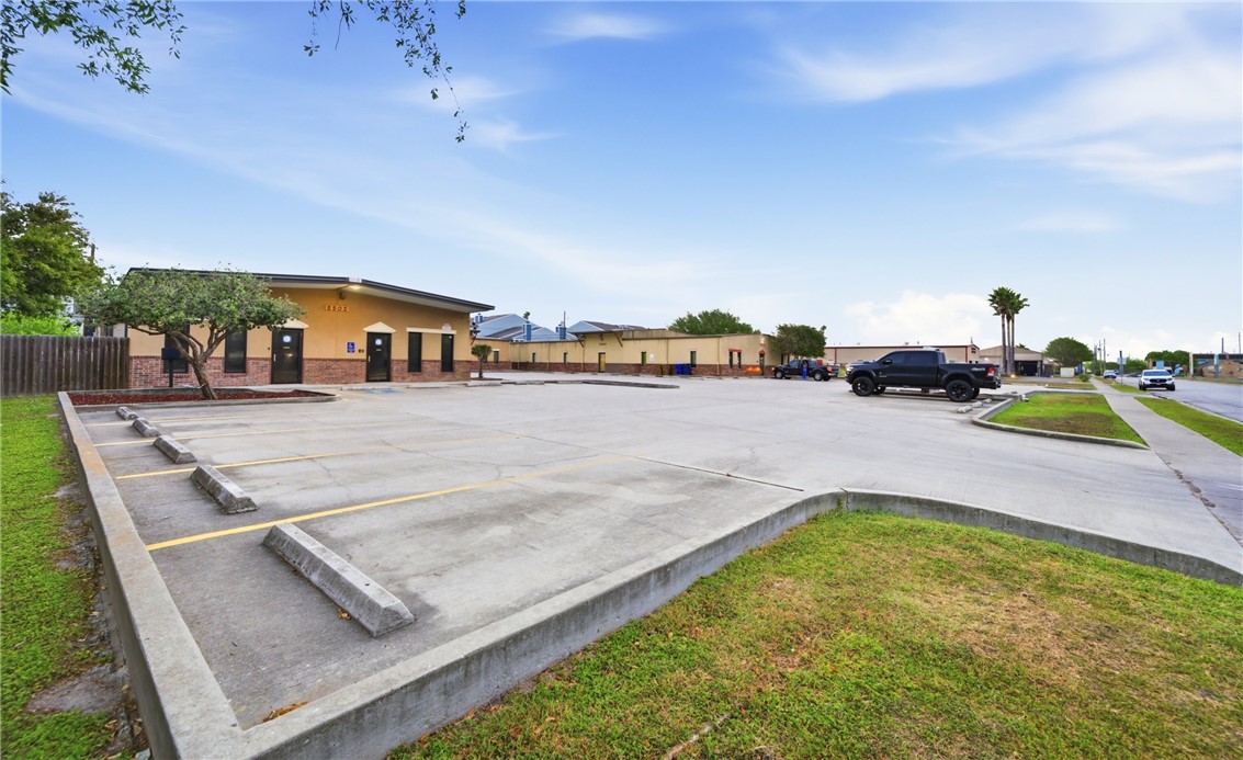 5502 Burnham Drive A, B Corpus Christi TX 78413