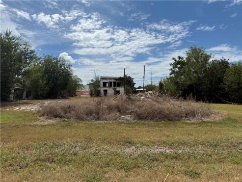 66 N Johnson Street Alice TX 78332