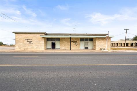 222 W Thornton Street W Three Rivers TX 78071