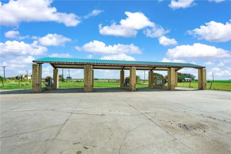 547 E Orange Avenue Orange Grove TX 78372