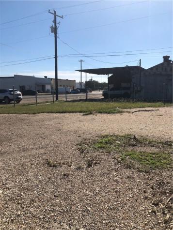 300 W Sinton Street Sinton TX 78387