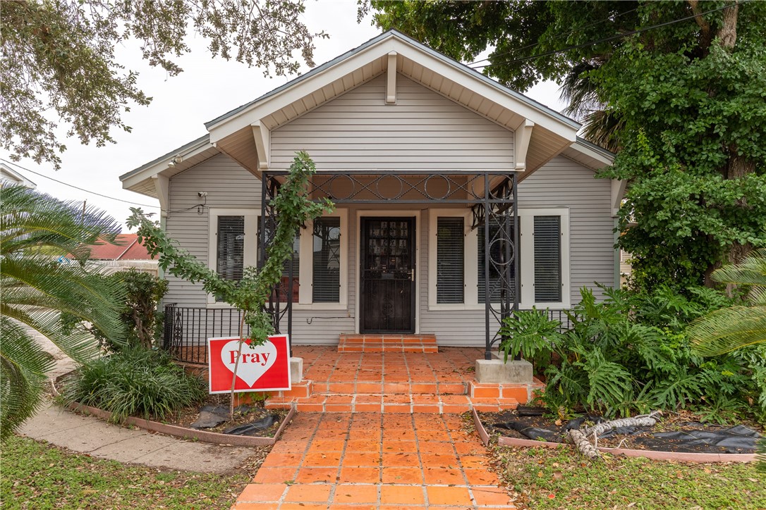715 S Tancahua Street Corpus Christi TX 78401