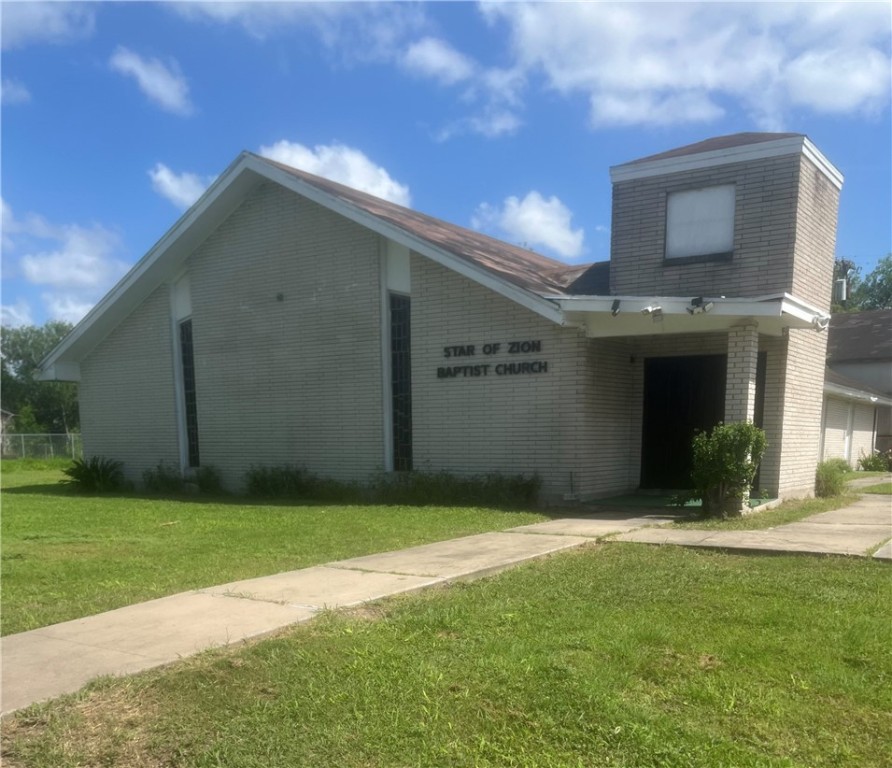 704 E Avenue F Robstown TX 78380