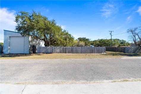102 Oak Street Rockport TX 78382