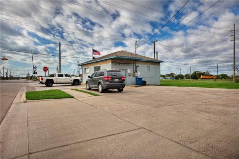 102 W 4th Street Gregory TX 78359