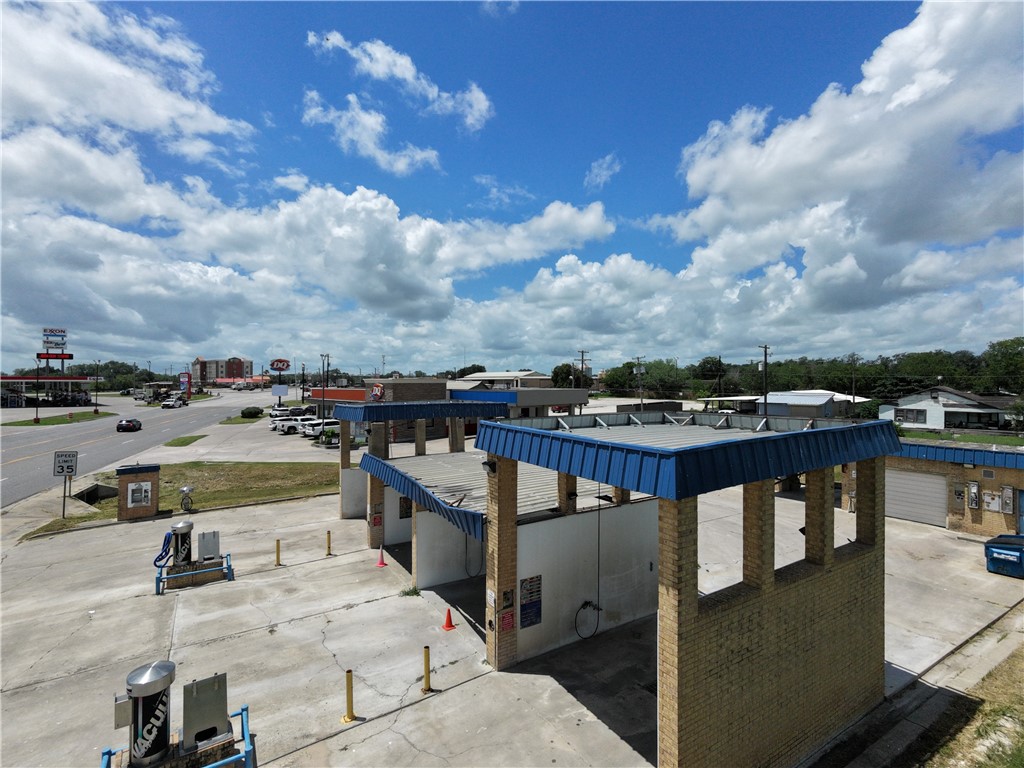 207 S Nueces George West TX 78022