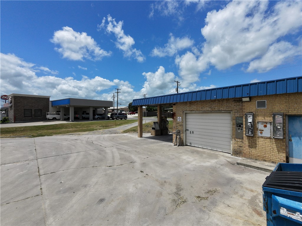 207 S Nueces George West TX 78022