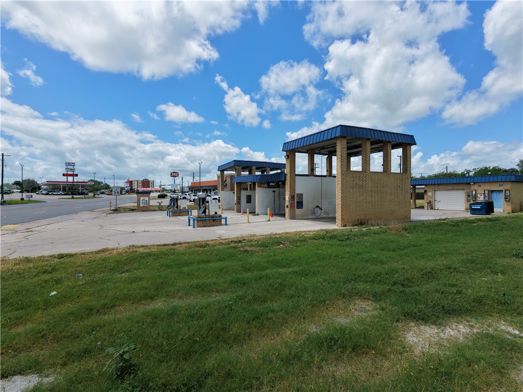 207 S Nueces George West TX 78022