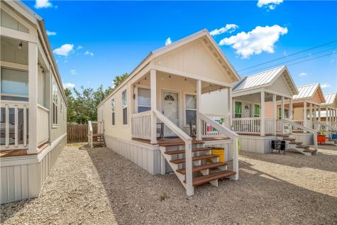 702 N 8th St N Port O'connor TX 77982