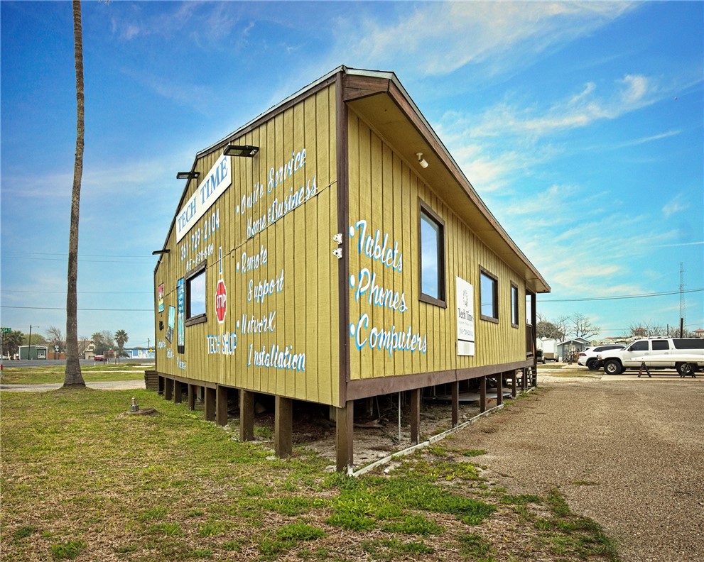 206 Highway 35 S Rockport TX 78382