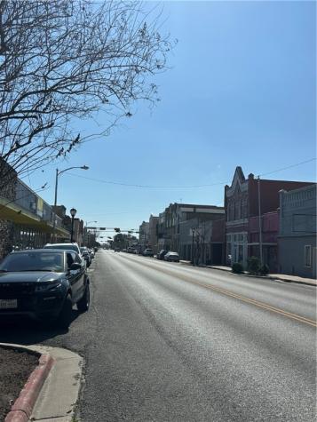 327 N Washington Street Beeville TX 78102