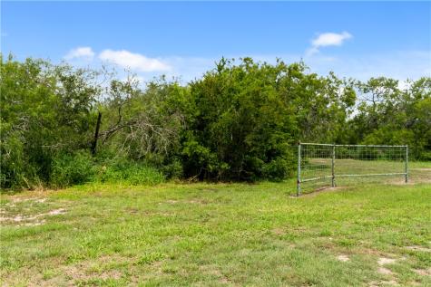 7711 Highway 359 Orange Grove TX 78372