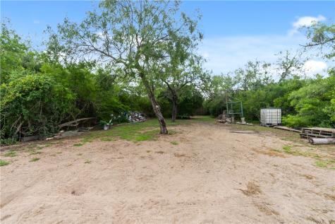 7711 Highway 359 Orange Grove TX 78372