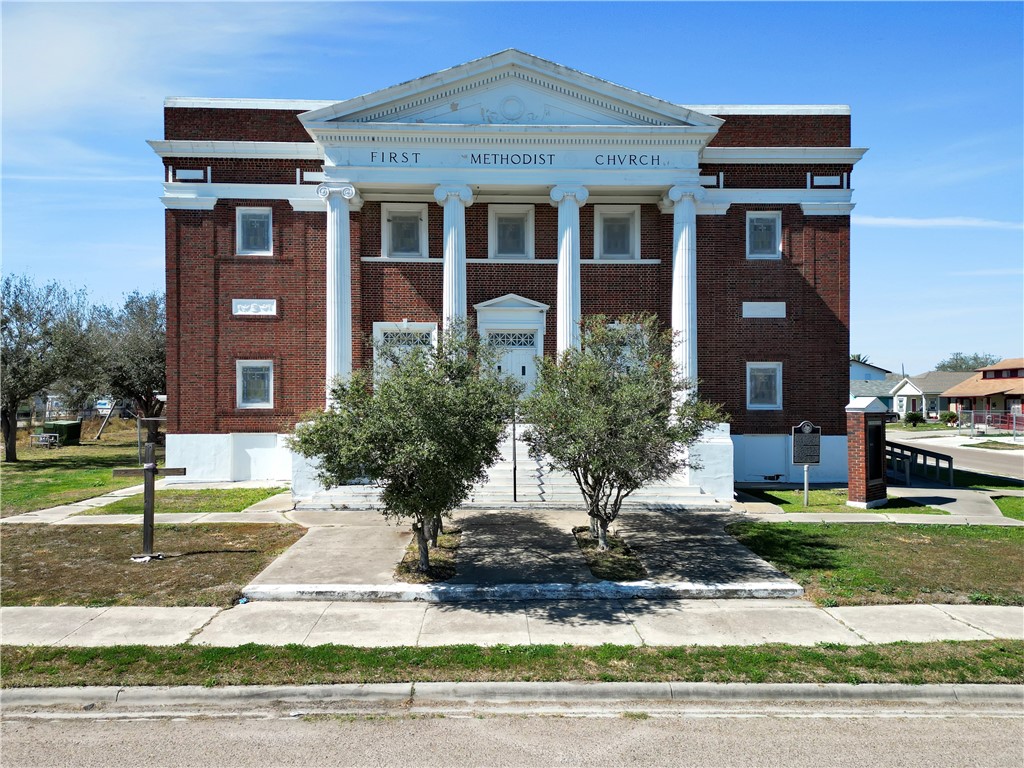 107 N 4th Street Robstown TX 78380