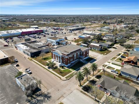 107 N 4th Street Robstown TX 78380