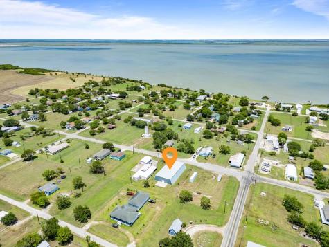 512 Main Street Austwell TX 77950