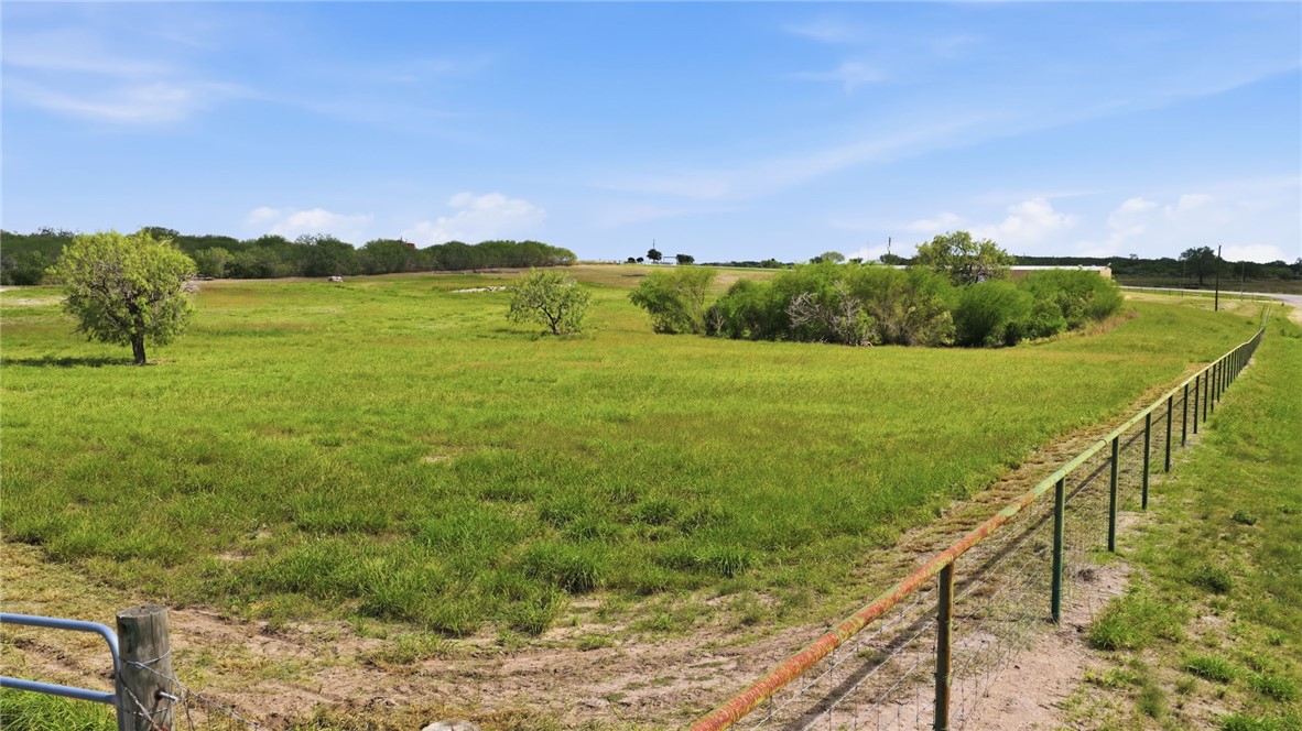 100 County Road 133 George West TX 78022